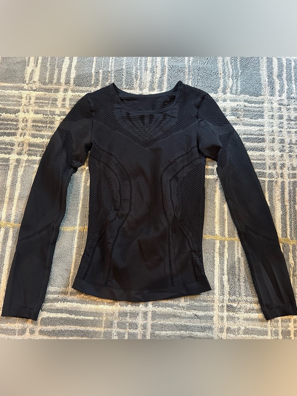 Women's Black Long-Sleeve Seamless Performance Top Alo